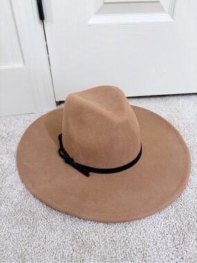 Universal Thread Wide Brim Felt Fedora in Camel with Black Band